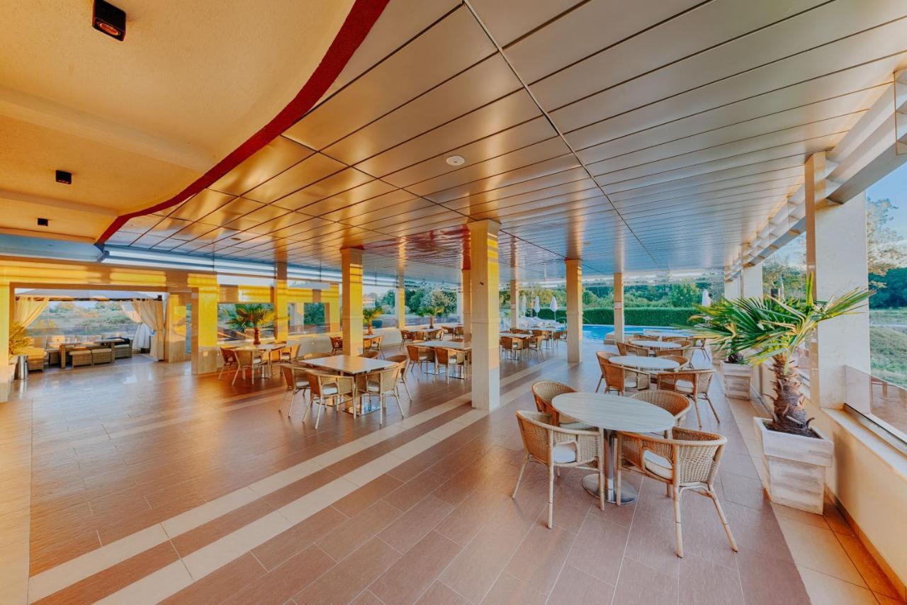 Hotel Lion Ulcinj Esterno foto