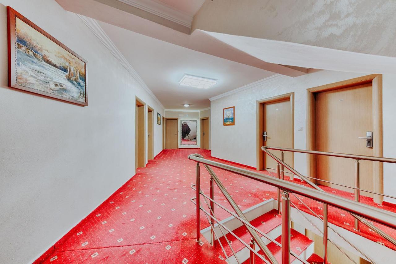 Hotel Lion Ulcinj Esterno foto