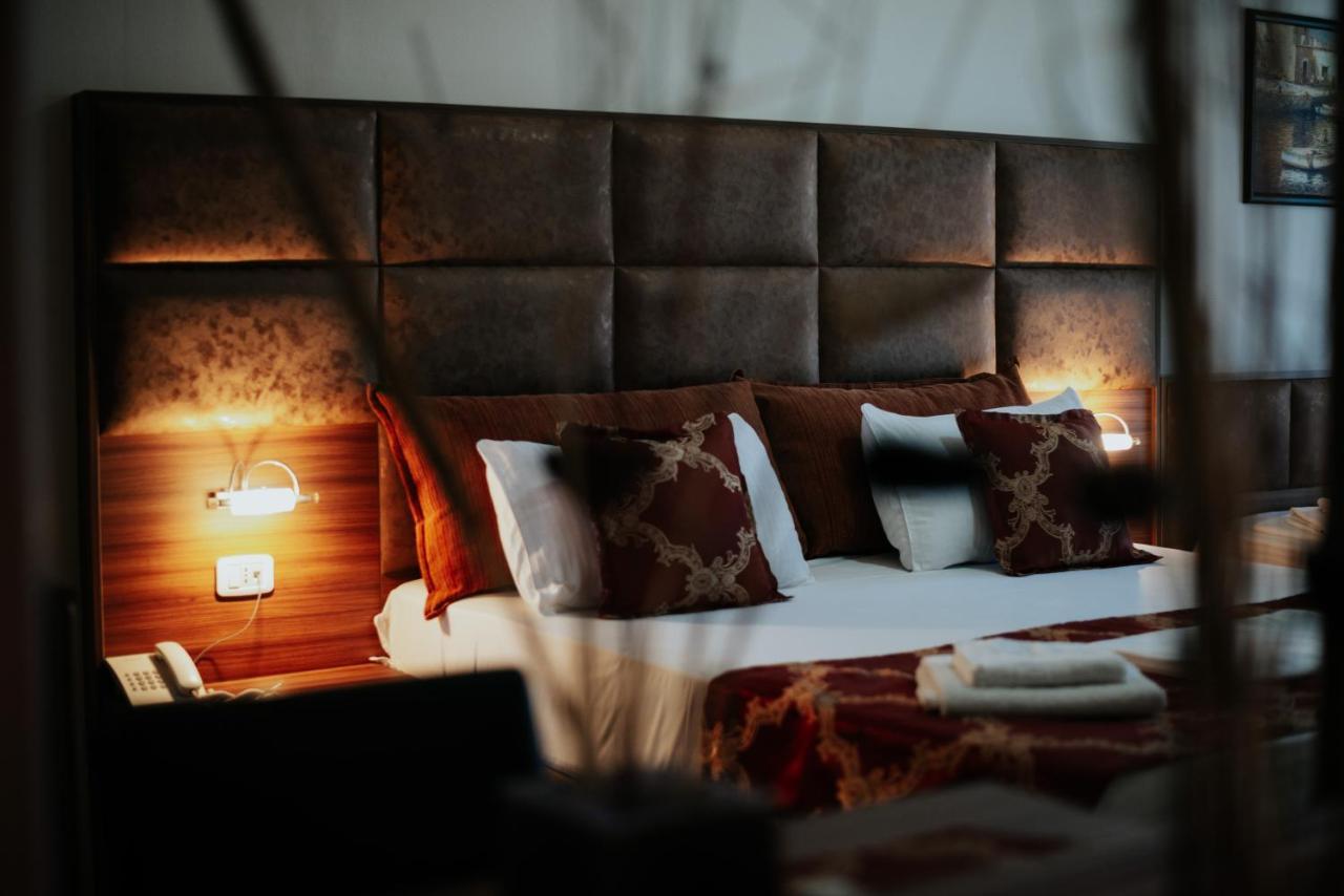 Hotel Lion Ulcinj Esterno foto