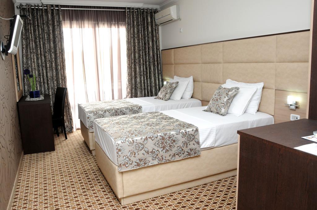 Hotel Lion Ulcinj Esterno foto