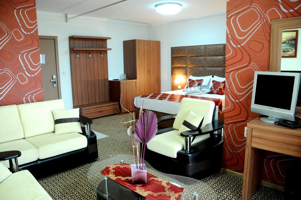 Hotel Lion Ulcinj Esterno foto