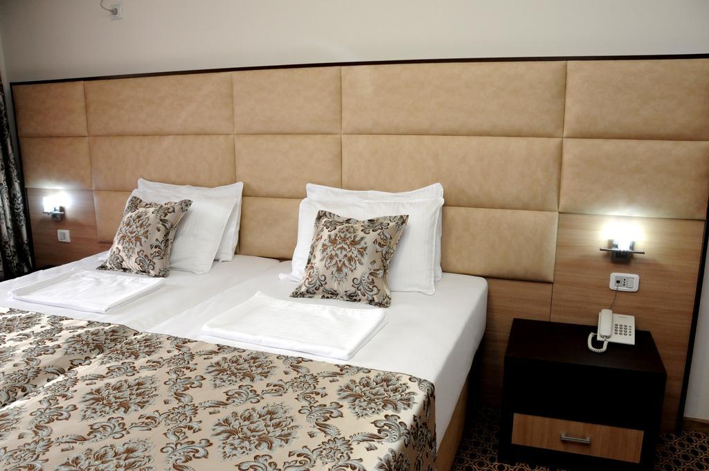 Hotel Lion Ulcinj Esterno foto