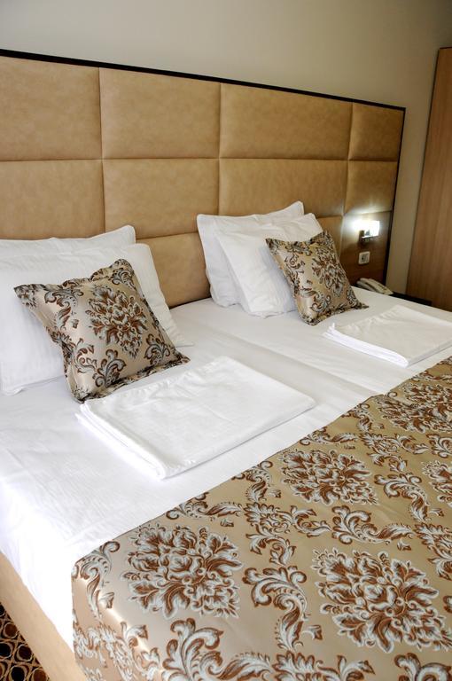 Hotel Lion Ulcinj Esterno foto